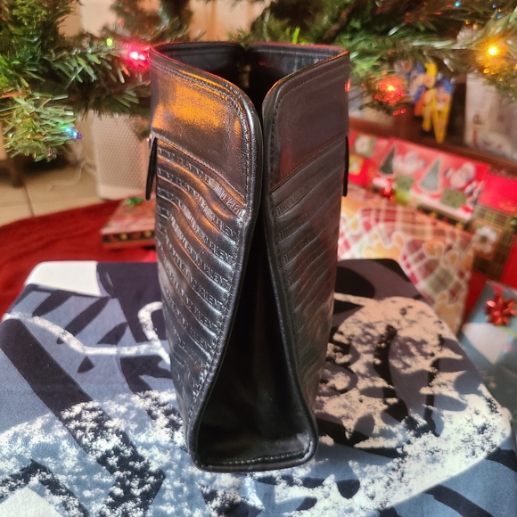 ❤️✨️Vintage Mario Valentino Clutch✨️❤️ - Picture 4 of 10